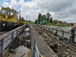 Überschwemmte und zerstörte Brücken (Foto: Kreis Alba)