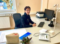 Evelyn Lippstreu im Büro der neuen WfG-Außenstelle Pritzwalk (Foto: LK Prignitz)