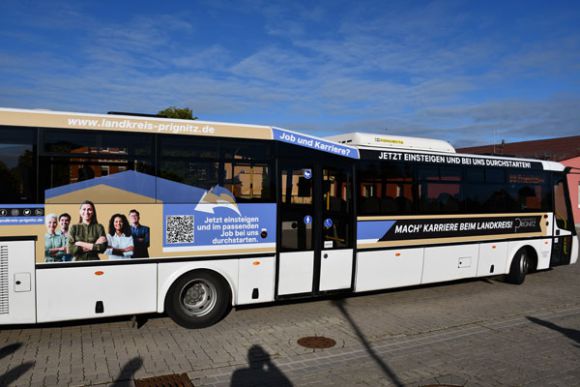 Dieser Bus soll zum Einsteig animieren, auch in eine berufliche Zukunft beim Landkreis Prignitz. Foto: Landkreis Prignitz