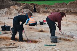 Das Ausgrabungsteam bei der Arbeit. Foto: Landkreis Prignitz