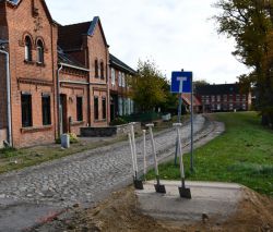 Kurz vor dem Spatenstich, der Auftakt ist für den Bau der neuen Hochwasserschutzanlage, die künftig Müggendorf noch besser vor einer Elbeflut schützen soll. Foto: Landkreis Prignitz