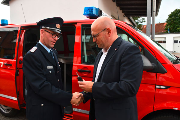 Fahrzeugübergabe / Foto: LK Prignitz