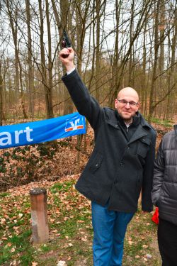 Landrat Christian Müller gab den ersten Startschuss. Foto: Bernd Atzenroth / Landkreis Prignitz