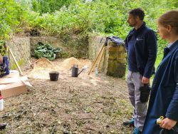 Notsicherung an der Burgruine: Lose Steine wurden befestigt, Fugen verputzt. Foto: Stadt Pritzwalk 