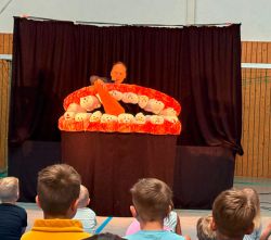 Das Mapili-Theater begeisterte die Kinder in Bad Wilsnack. Foto: Landkreis Prignitz