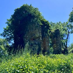 Die derzeit sichtbare Ruine ist nur ein kleiner Teil der damaligen Burganlage der von Quitzows. (Foto: LK Prignitz, Gina Werthe)