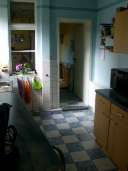 Küche mit Blick zum Spielzimmer