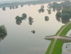 Abwehrender Katastrophenschutz - Blick auf das Hochwasser der Elbe (Foto: LK Prignitz)