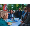 Der Zukunft zugewandt: Am Stand des Zukunftsprojekt Prignitz 2024 gab es einen kurzen Austausch mit den rumänischen Gästen über die Ideensammlung für regionale Entwicklung. Foto: Bernd Atzenroth / Landkreis Prignitz