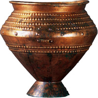 Die Bronzeblechamphore mit getriebenem Kalendarium wurde als Grabgefäß verwendet. Quelle: D. Sommer, BLDAM